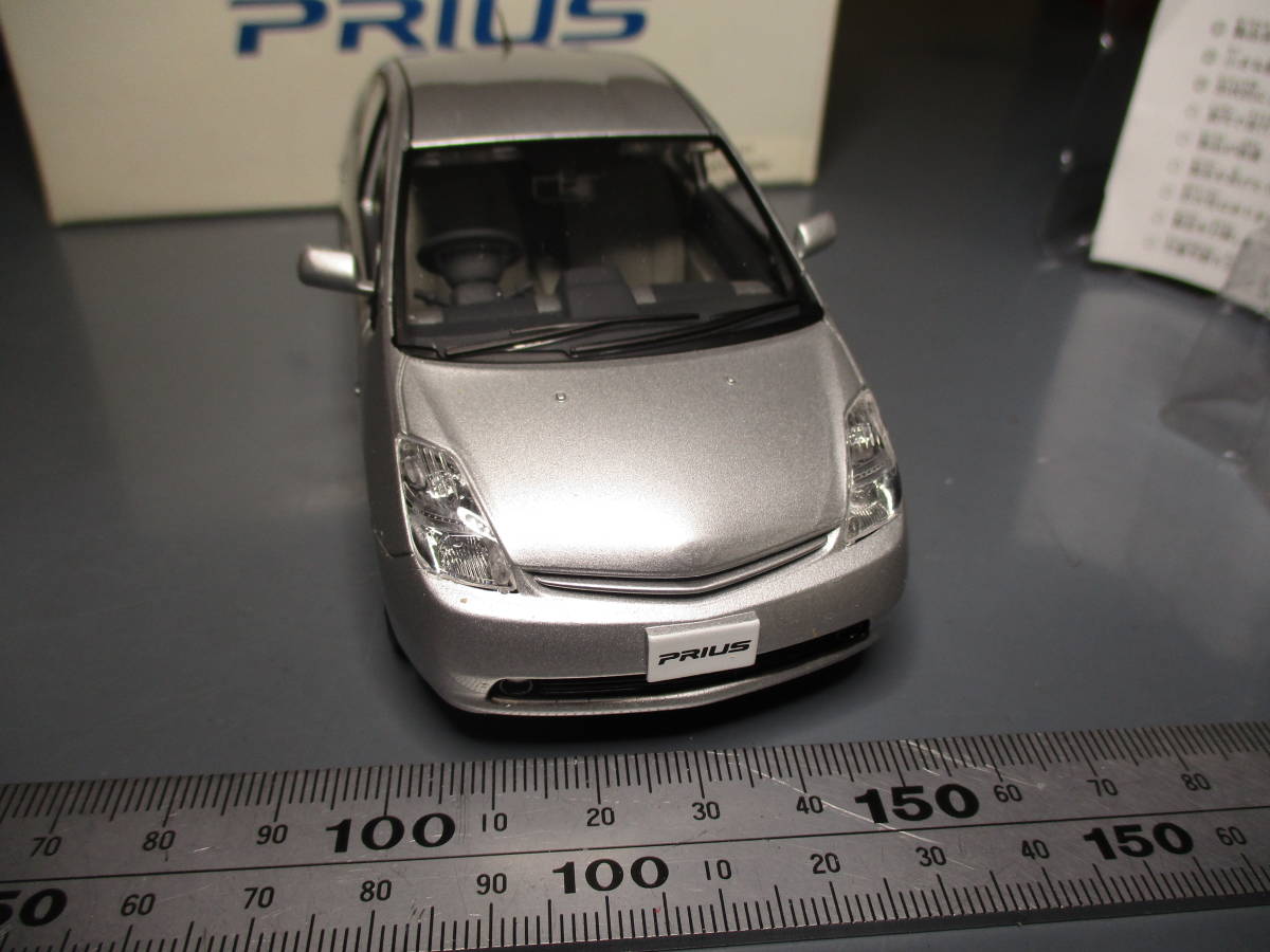 1/30 トヨタ 2代目 プリウス 非売品 色見本 ミニカー 箱入り 1F7
