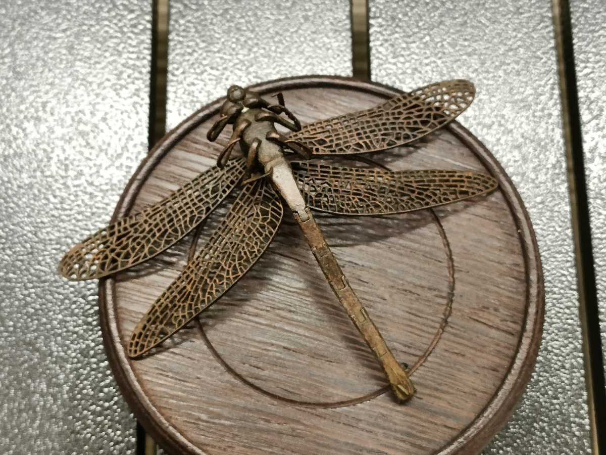 蜻蛉 トンボ 勝虫 銅製置物 茶道具 インテリア置物 関節可動 翼可動 置物 金工品 キフト箱 風水 銅色 香道具 とんぼ 金運