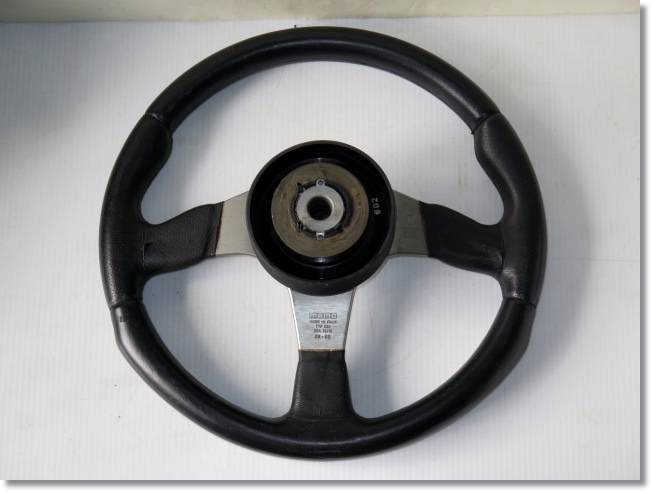 MOMO ステアリング D35 イタリア製