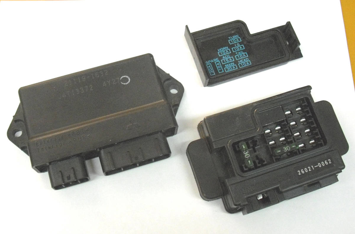 中古 カワサキ 純正 ゼファー1100 CDI イグナイター ヒューズボックス 