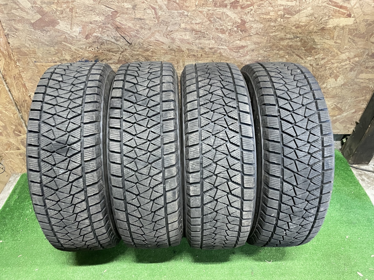 【お買い得，低価】 225/65R17 BRIDGESTONE BLIZZAK DM-V2 バリ山 スタッドレスタイヤ 4本セット(中古)｜売買されたオークション情報、yahooの商品情報をアーカイブ公開 - オークファン 17インチ