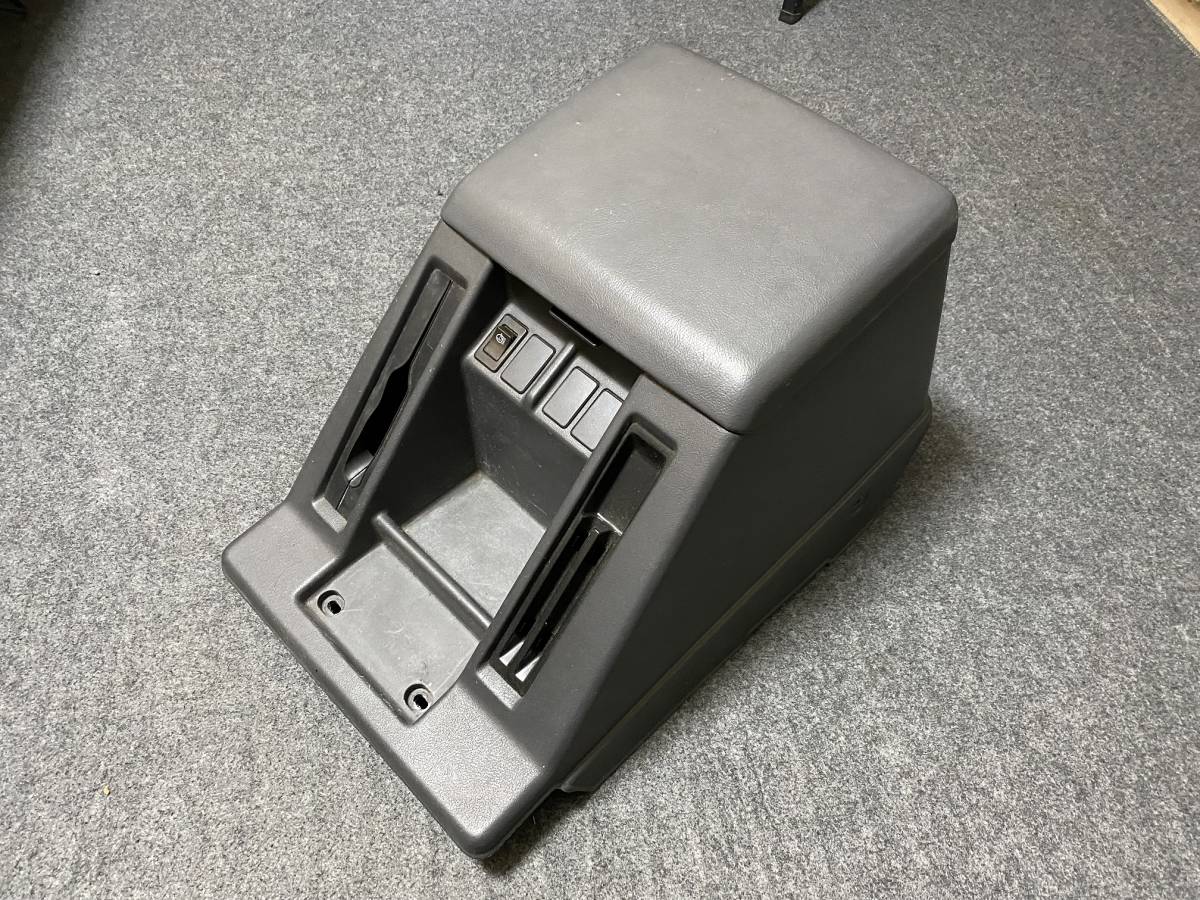 Y60　サファリ　センターコンソール　中古　色グレー