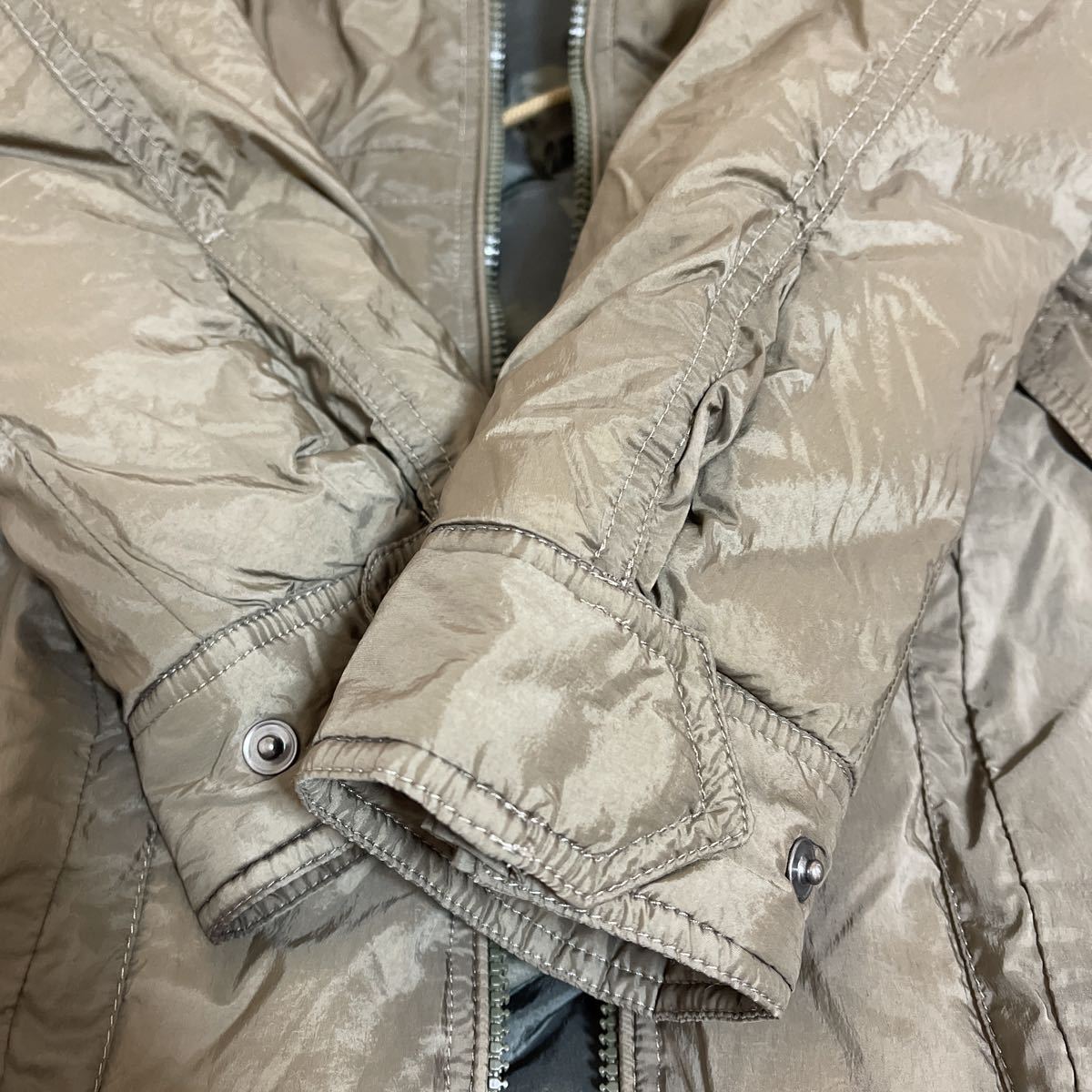美品 TATRAS タトラス ダウンコート サイズ03 LTA4BB4351 カーキ 迷彩 