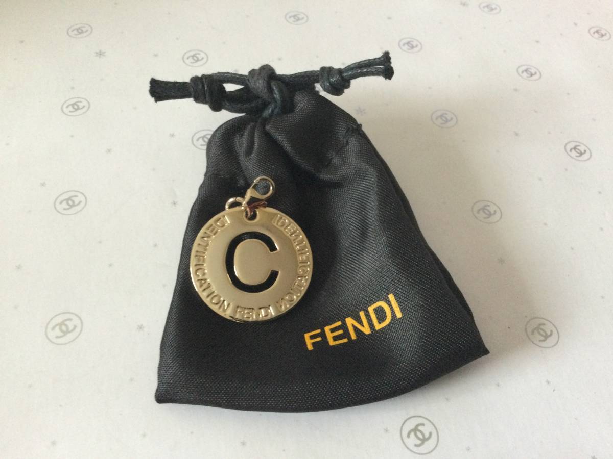 大人気☆ FENDI ☆ フェンディ ☆新品 ペンダントトップ “C 