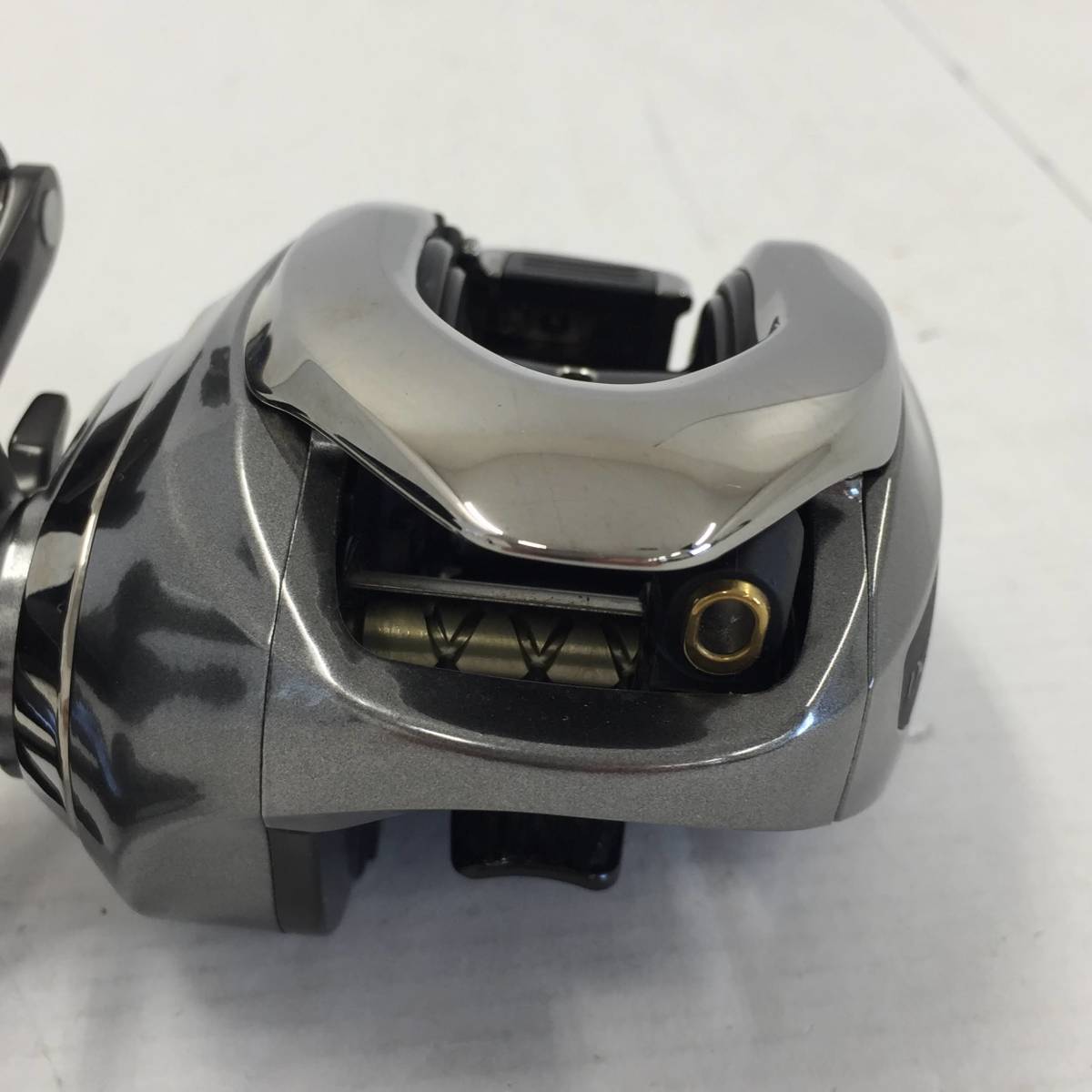 シマノ 16アンタレスDCHG 右ハンドル シマノ 16アンタレスDC HG 右ハンドル ベイトリール7.4 ※箱付き 【中古