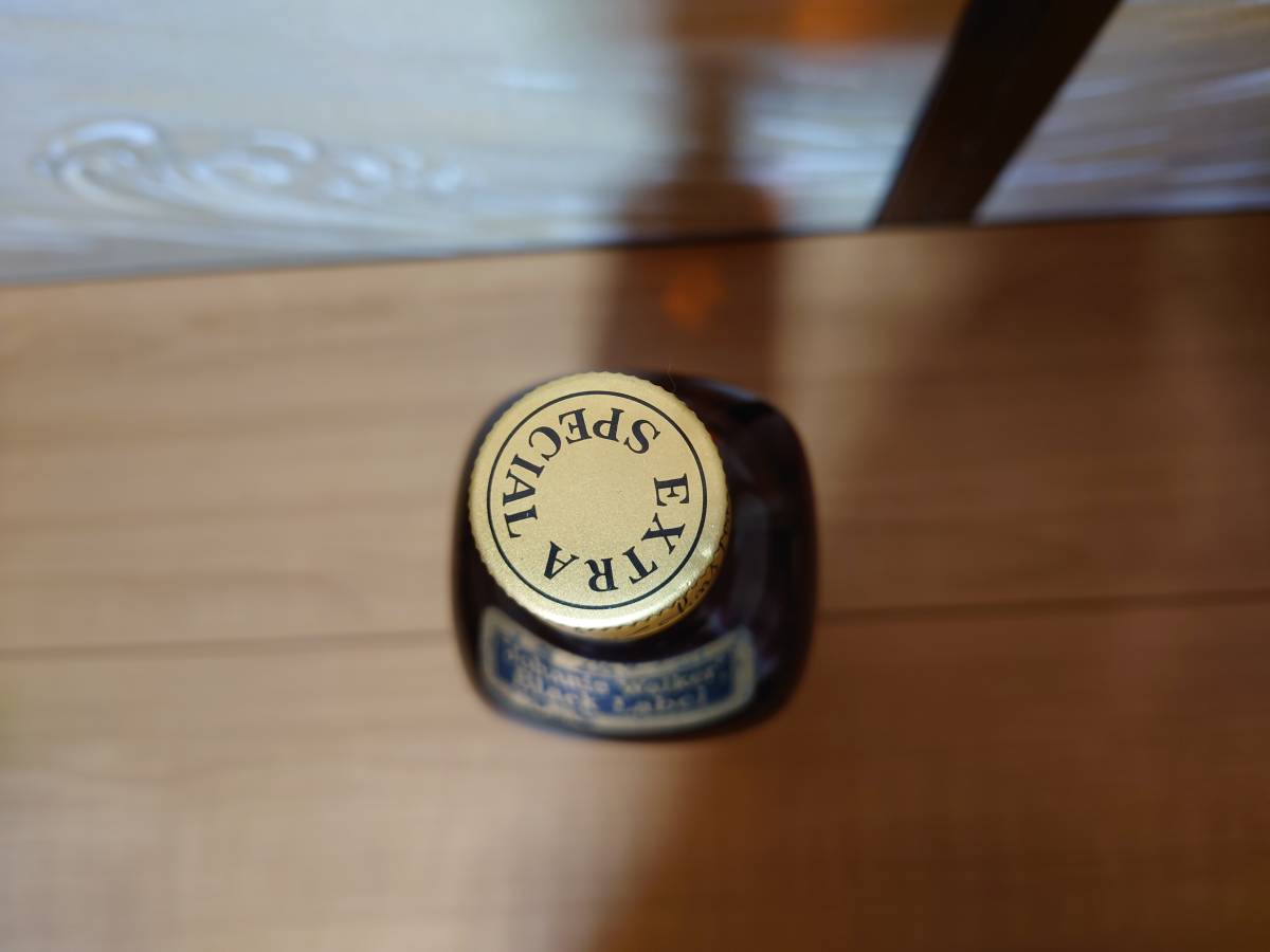 希少ジョニーウォーカー ブラックラベル 金キャップ 白紋章 特級 化粧