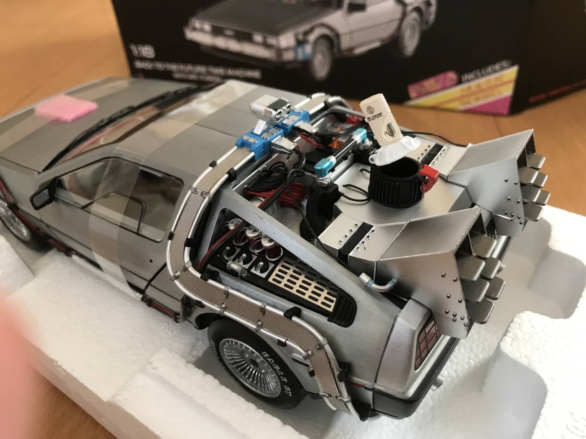 ホットウィール 1/18 バック トゥ ザ フューチャー デロリアン未使用品 