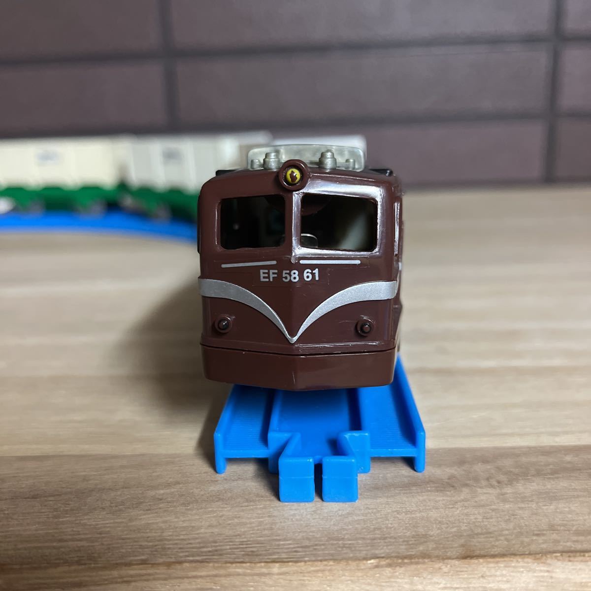 プラレール EF58形61号機 電気機関車 貨物車付き(車両単品)｜売買され 