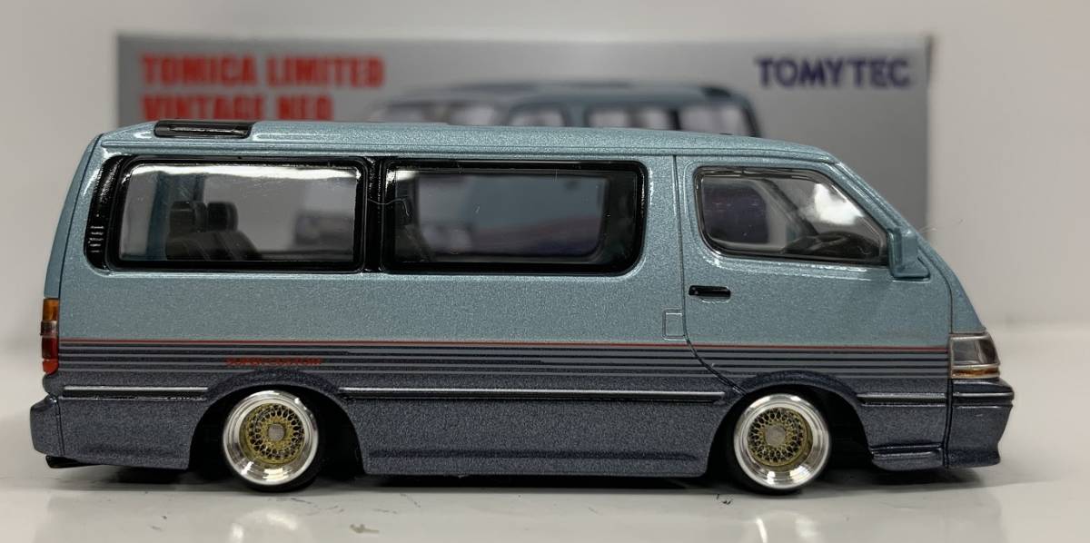 1/64 トヨタ ハイエースワゴン スーパーカスタムリミテッド 大人の車高 