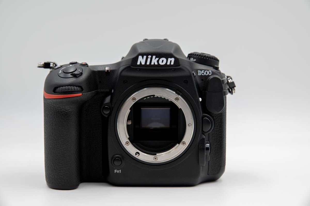 ☆Nikon D500 ボディ バッテリーグリップ付 約3,000ショット 中古品 