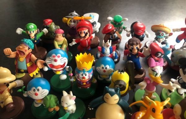 チョコエッグ ポケモン マリオ ドラえもん ディズニー ミニオン 