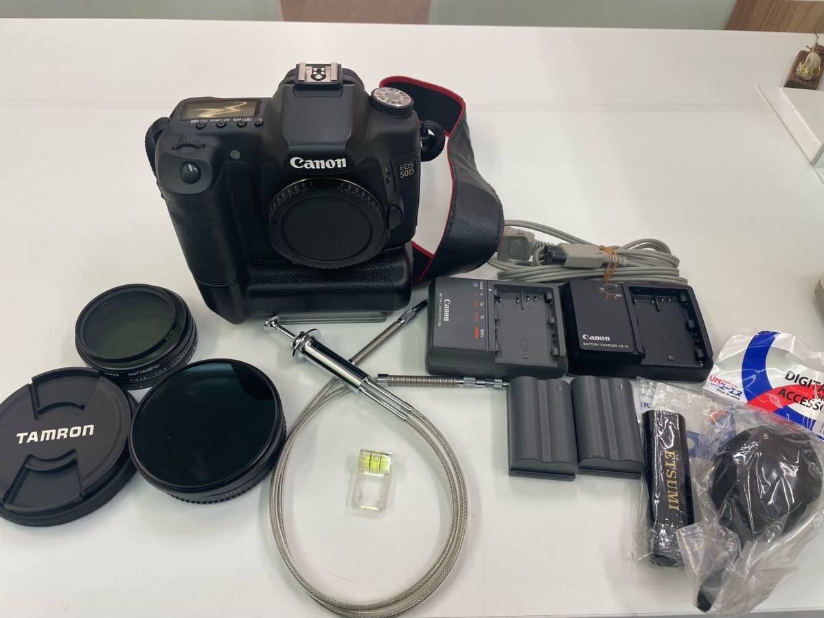 上2426 Canon EOS 50D ボディ 充電器2個 他 付属品多数(キヤノン)｜