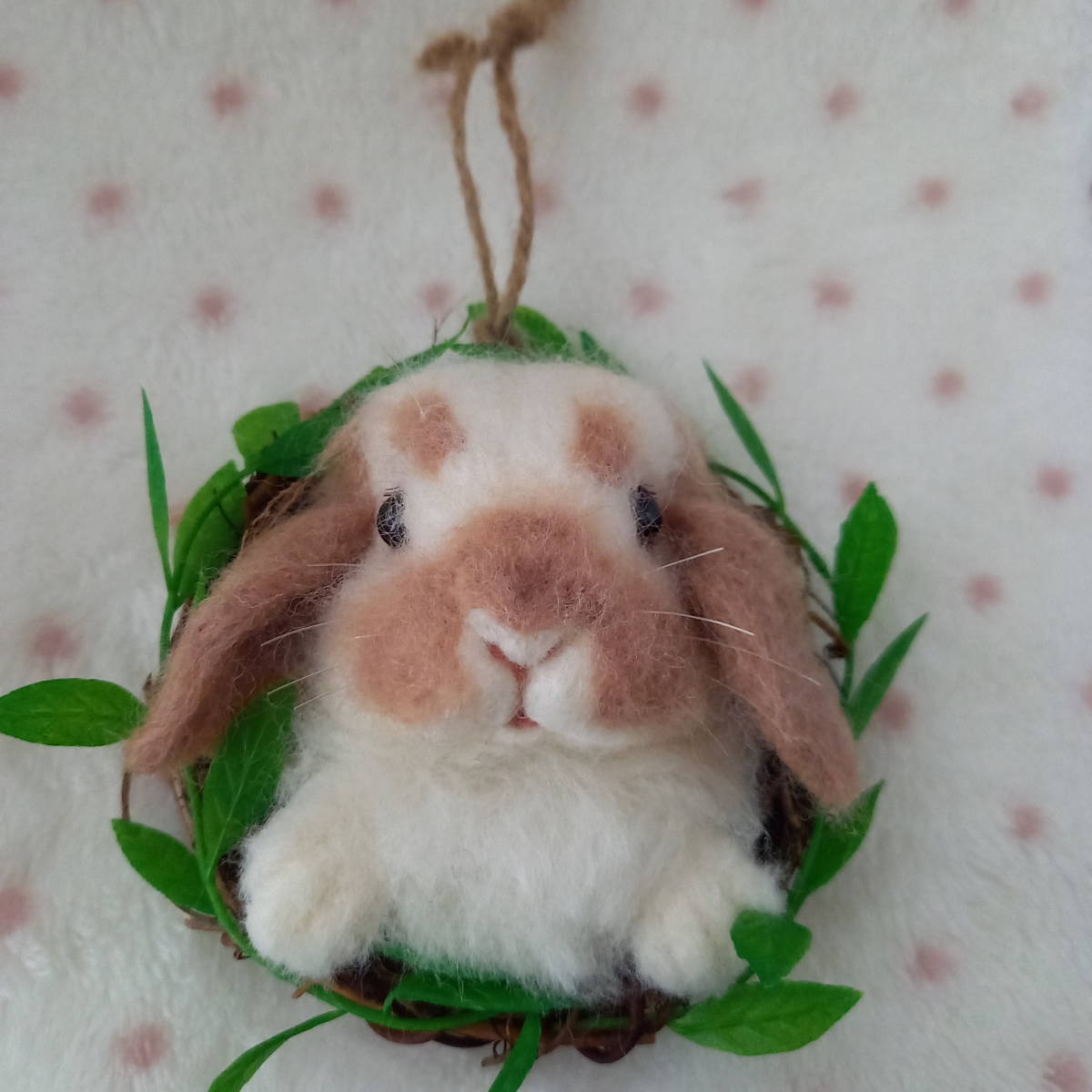 ぴょこん たれみみウサギのリース 羊毛フェルト ハンドメイド ラタン 