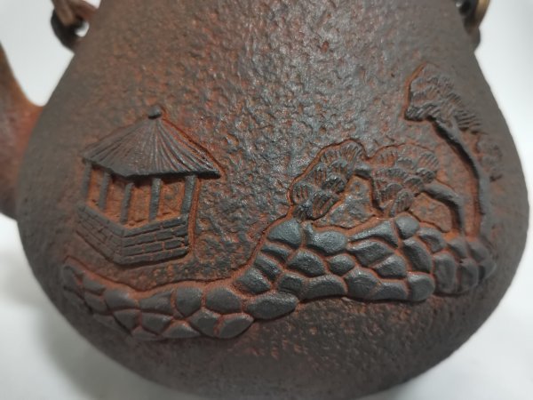 A460 【金寿堂 雨宮宗造】 菊紋 鉄瓶 水漏れ無し ｝＊ 金寿堂 鉄瓶 雨宮 宗 造 胴刻印有り 在銘 山村飛鳥紋 龍文堂 亀文堂の