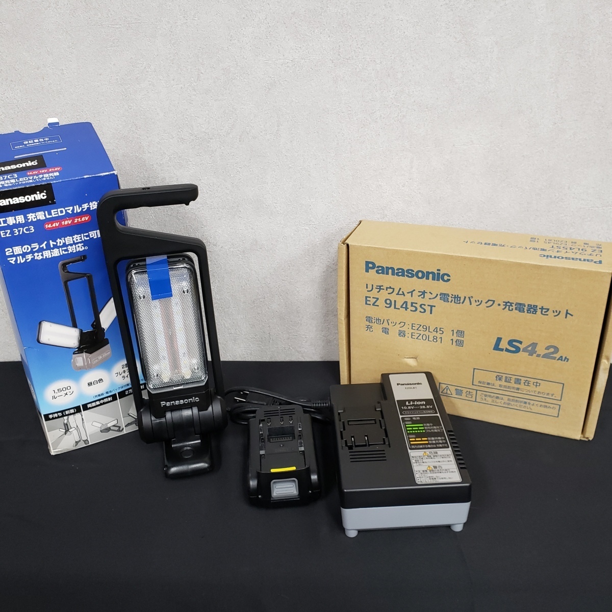 【限定セール，大人気】 100t814 工事用 充電LEDマルチ投光器 リチウムイオン電池パック 充電器セット ライト 投光器 工具 キャンプ BBQ 防災用品 災害用品(投光器)｜売買されたオークション情報、yahooの商品情報をアー 投光器