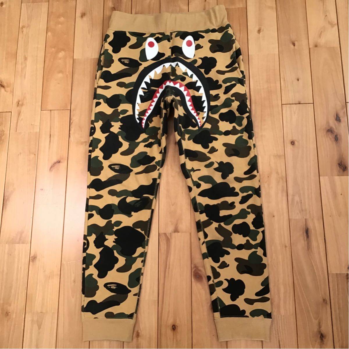 セール，新作 1st camo yellow shark sweat pants Sサイズ a bathing ape BAPE シャーク スウェット パンツ エイプ ベイプ アベイシングエイプ 迷彩 wt5(ボトムス)｜売買されたオークション情報、yahooの商品情報をアーカイ 男性用