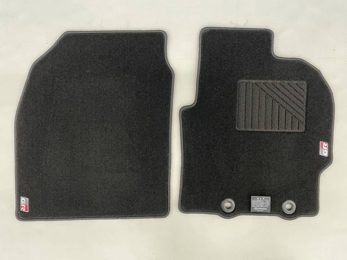 トヨタ 新型 GRヤリス 10系 フロアマット 4WD車用　純正 08210-52V55-C0_5