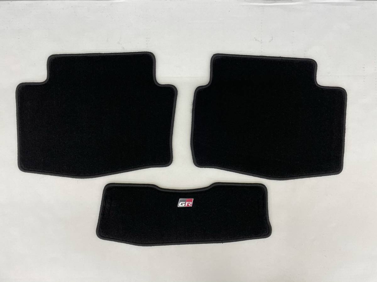 トヨタ 新型 GRヤリス 10系 フロアマット 4WD車用　純正 08210-52V55-C0_6