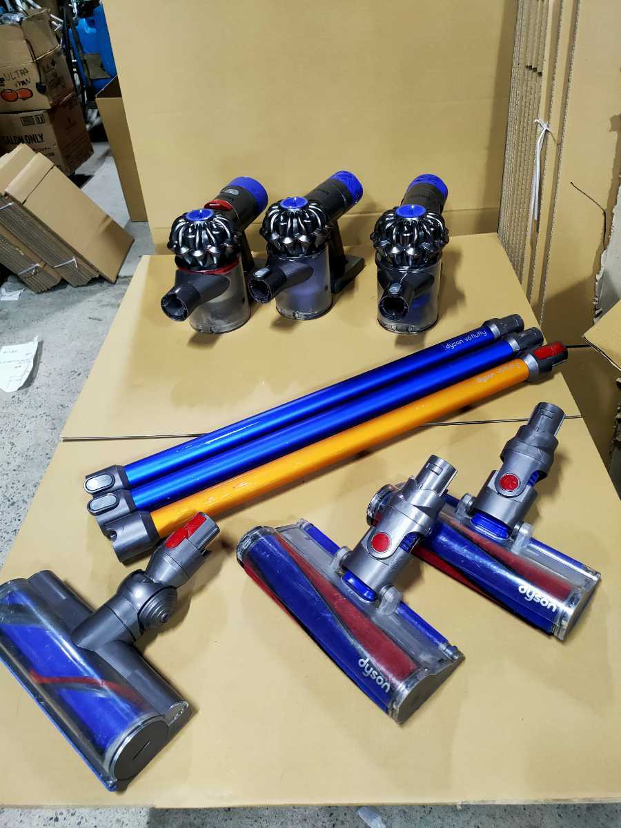 (M7)dyson コードレスクリーナー SV10など まとめて3台 充電器付 中古品 ダイソン Dyson SV10 ブルー Absolute 価格比較