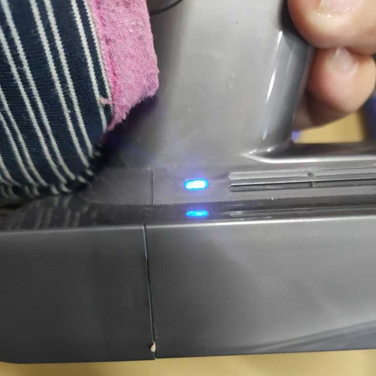 (M7)dyson コードレスクリーナー SV10など まとめて3台 充電器付 中古品 ダイソン Dyson SV10 ブルー Absolute 価格比較