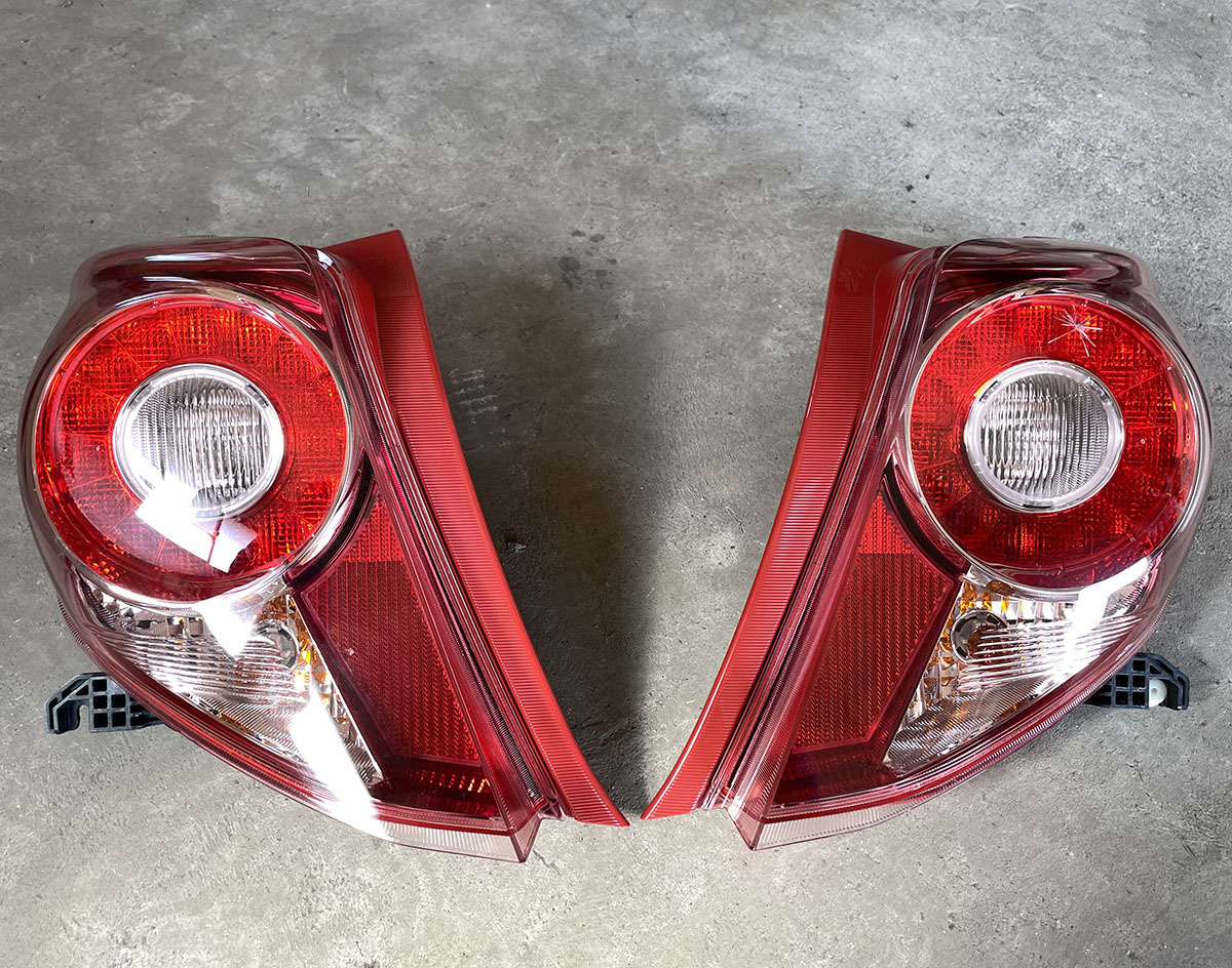 トヨタ ヴィッツ RS NCP131 純正 テールランプ 左右 KOITO 52-239 ヒビ