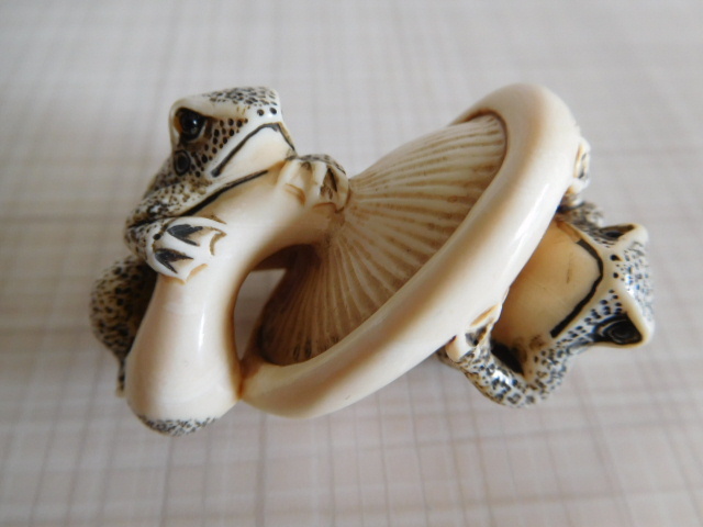 根付 Netsuke 提げ物 貴重な天然素材 象牙風 マンモス 微細彫刻 福