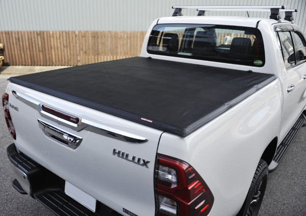 Rugged Liner トヨタ ハイラックス GUN125 前期 後期 三つ折り ソフトトノカバー 雨除け ピックアップ パーツ トラック X Z 3つ折り ハイラックス GUN125 後期 シノワズリヴァルドハイラックス SPORTS GUN226