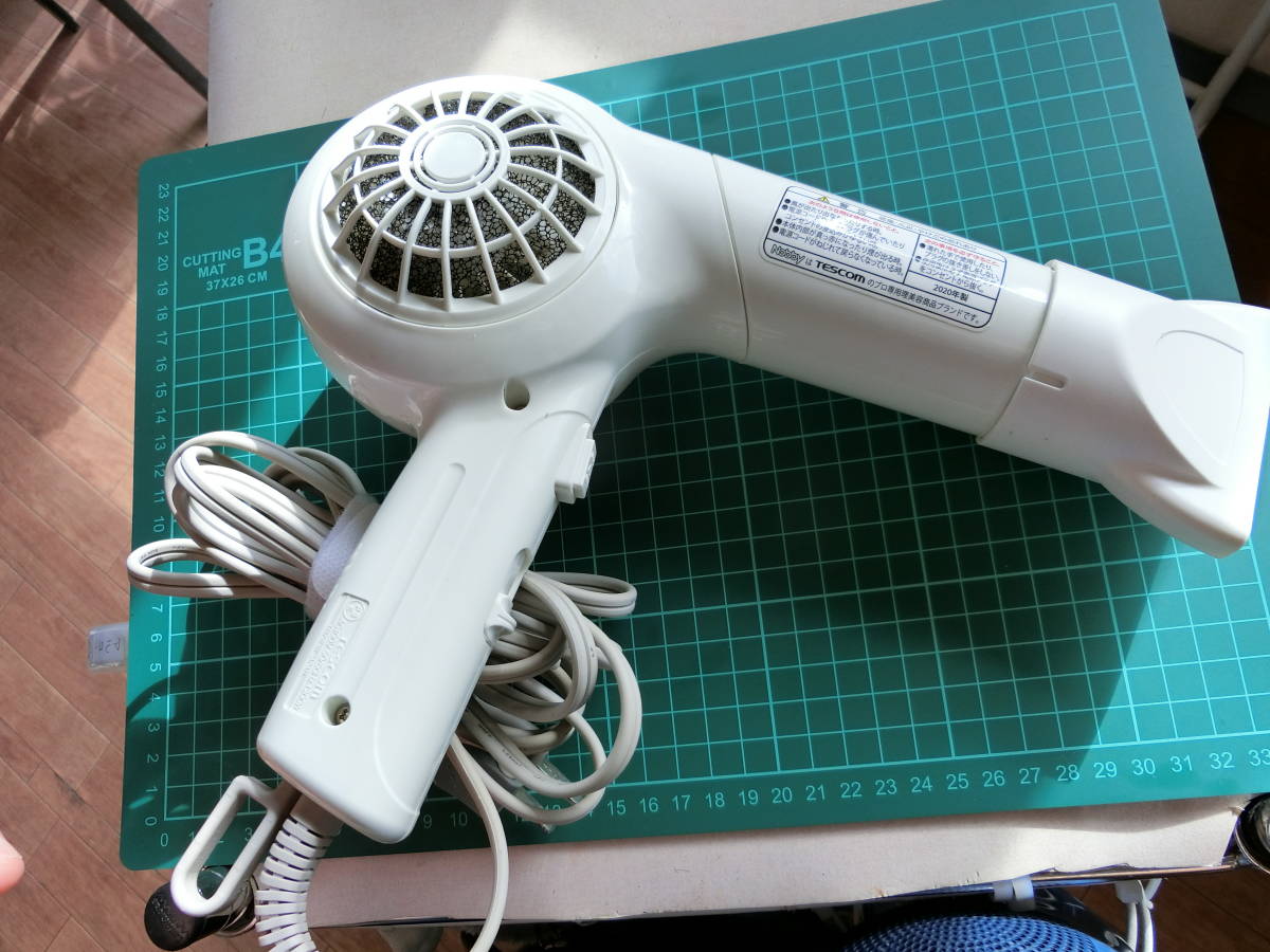 送料込み★Nobby マイナスイオン NB1501 ヘアー ドライヤー ホワイト ヘアドライヤー ノビー ノビィ 高性能フィルター 軽量タイプ