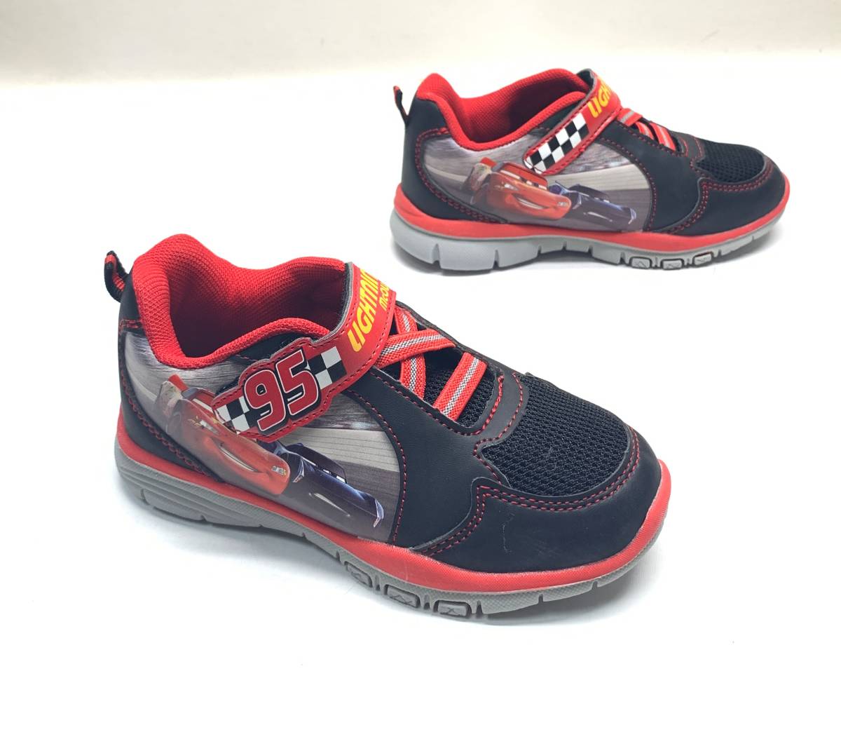 Disney Cars ディズニー カーズ スニーカー マジックタイプ キッズ 子供靴 18 0 靴 18cm 売買されたオークション情報 Yahooの商品情報をアーカイブ公開 オークファン Aucfan Com