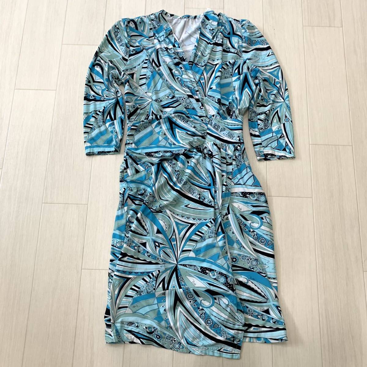 H ☆ 良品 / 高級ラグジュアリー服 [洗練されたデザイン] EMILIO PUCCI 