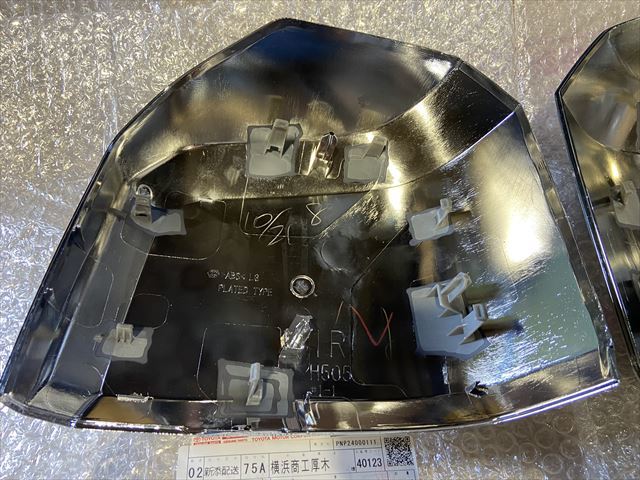 トヨタ純正　200系ハイエース6型用　純正メッキドアミラーカバー　左右セット　4/12　No，3 ハイエース トヨタ 200系 -200系 TOYOTA（トヨタ）純正部品 0