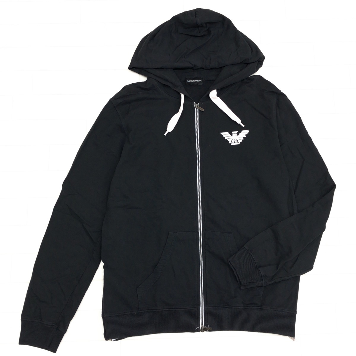 EMPORIO エンポリオ ARMANI アルマーニ エンポリオアルマーニ メンズ | ARMANI(エンポリオ アルマーニ) EA SWEATSHIRT ICONIC アルマーニの求人・転職ならiDA 銀座店が アルマーニ新たな旗艦店 ARMANI）」2025春夏コレクション