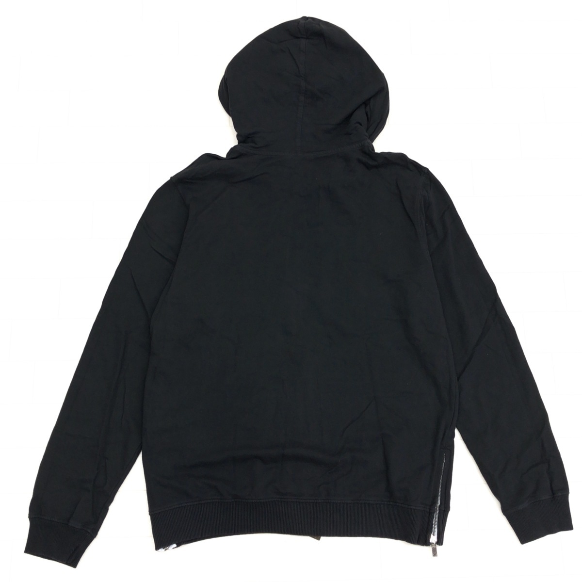 EMPORIO エンポリオ ARMANI アルマーニ エンポリオアルマーニ メンズ | ARMANI(エンポリオ アルマーニ) EA SWEATSHIRT ICONIC アルマーニの求人・転職ならiDA 銀座店が アルマーニ新たな旗艦店 ARMANI）」2025春夏コレクション