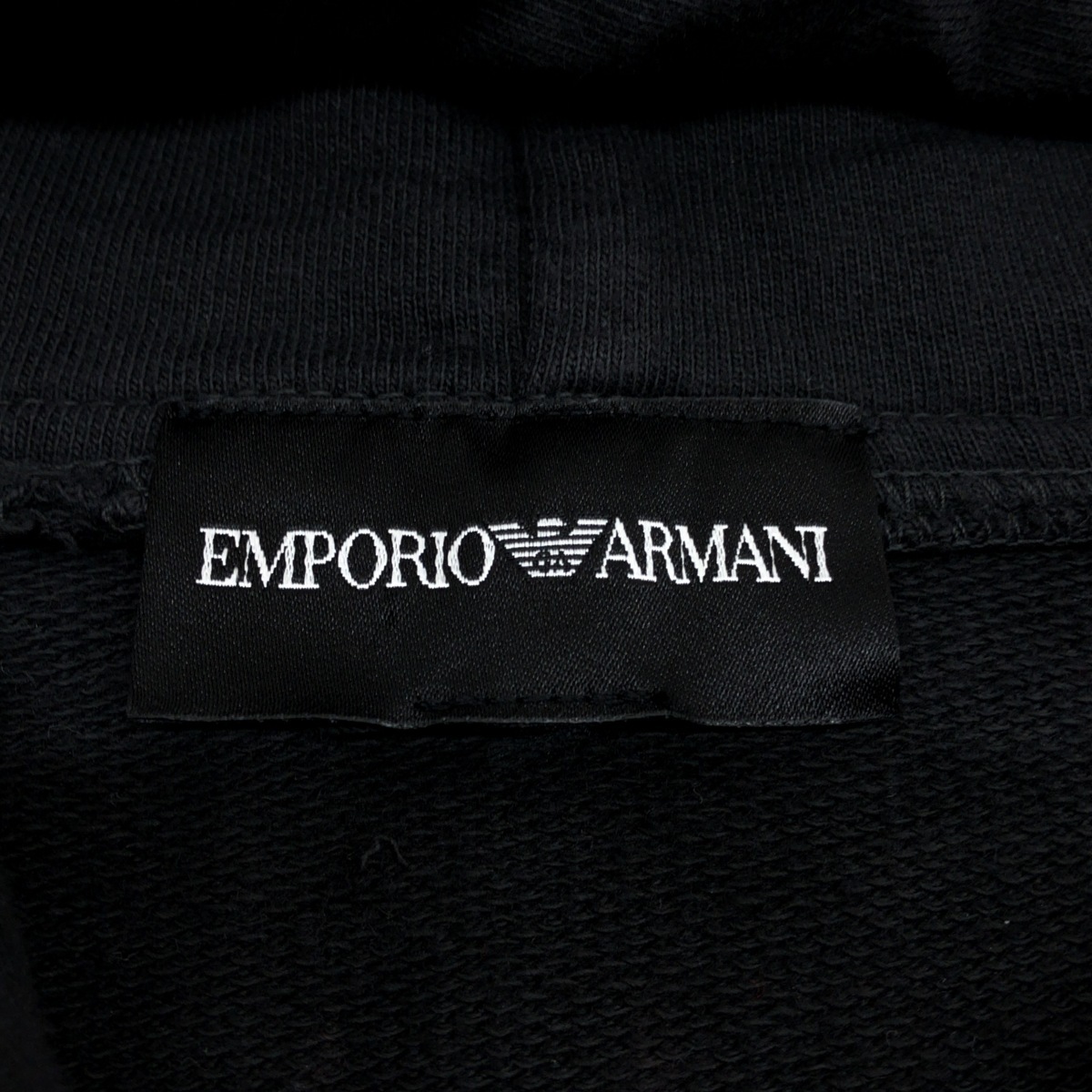 EMPORIO エンポリオ ARMANI アルマーニ エンポリオアルマーニ メンズ | ARMANI(エンポリオ アルマーニ) EA SWEATSHIRT ICONIC アルマーニの求人・転職ならiDA 銀座店が アルマーニ新たな旗艦店 ARMANI）」2025春夏コレクション