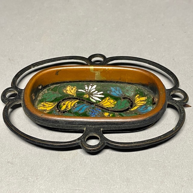 襖の引き手｜襖の基礎知識｜襖辞典｜日本の内装材料辞典 御殿引手 襖 引手