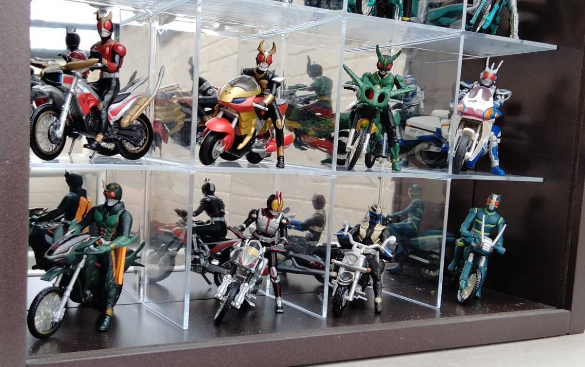 仮面ライダーとバイクのミニフィギュア歴代26点セット ディスプレイ