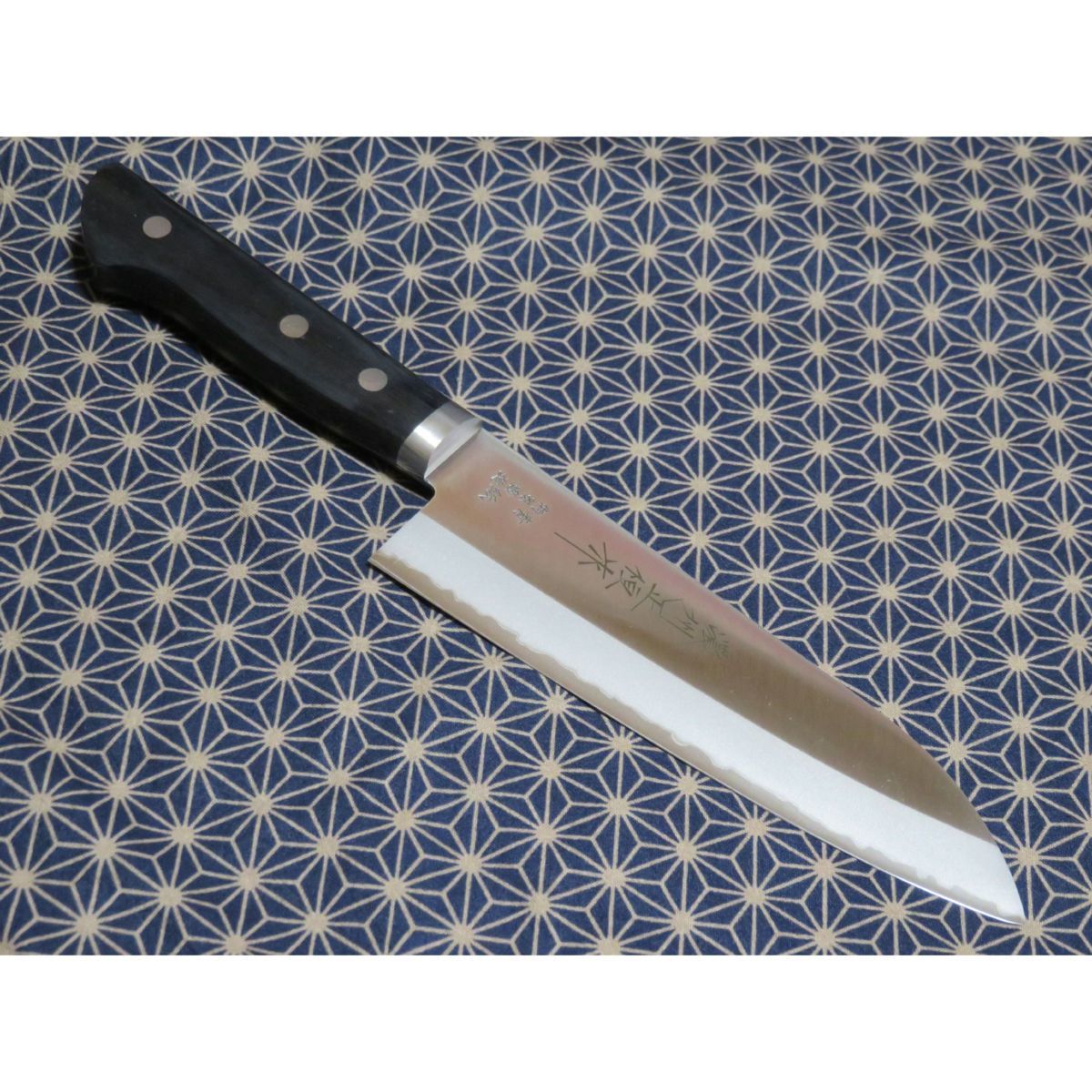  濃州正恒作 青紙鋼-本割込特殊鍛造 プロ用三徳包丁165㎜ 刀都関市のメーカー製 SEKI JAPAN(三徳包丁、万能包丁)｜売買されたオークション情報、yahooの商品情報をアーカイブ公開 - オークファン 包丁