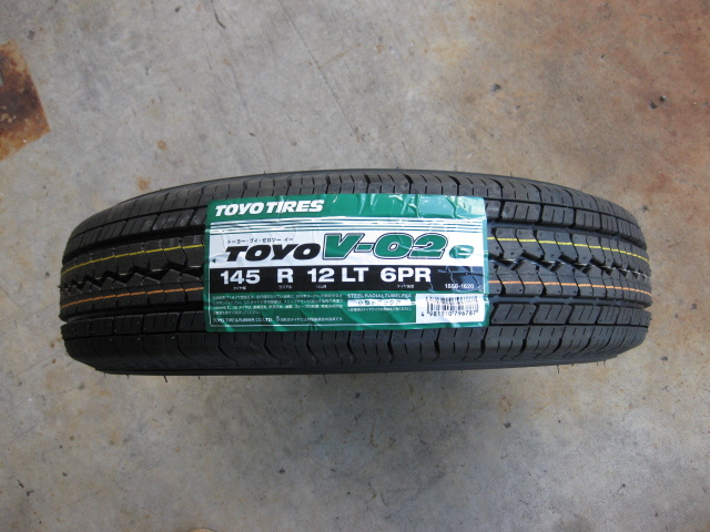 送料込！数量限定特価 TOYO 2022年製 V02e 145/80R12 80N 軽量ホイール