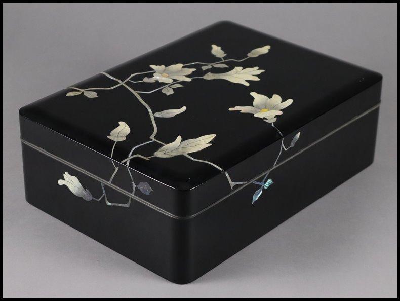 高級漆器 時代木造 黒漆塗 青貝螺鈿象嵌細工百合文箱 銀縁 硯箱 文箱