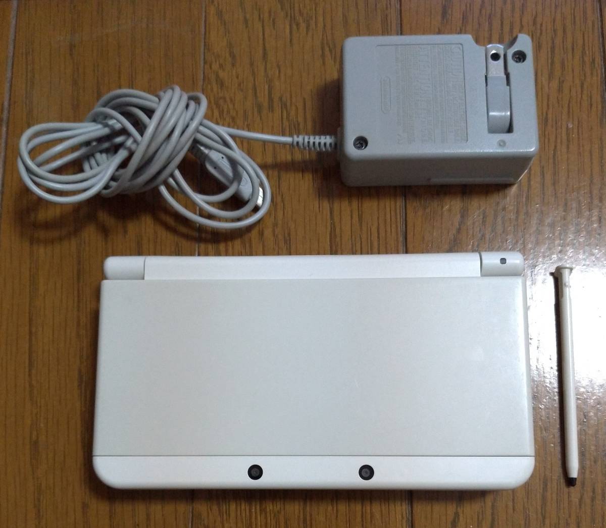 NEWニンテンドー3DS NEW NINTENDO 3DS ホワイト 中古品 上画面傷なし  