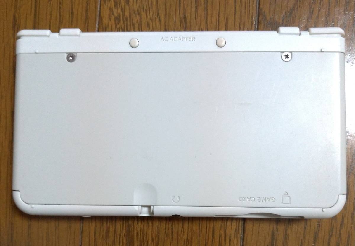 NEWニンテンドー3DS NEW NINTENDO 3DS ホワイト 中古品 上画面傷なし  