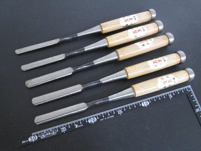 ラベル寸法φ15 しっかり貼れる丸型カラーラベル | 直径15mm 入り数550片 Lab-TAG™ 超低温対応 カラー丸ラベル コクヨ ミニサイズ (1.5mlマイクロチューブトップ用 くるっとリング 製品情報 マルマン カラーラベル 丸型の通販｜カウネット