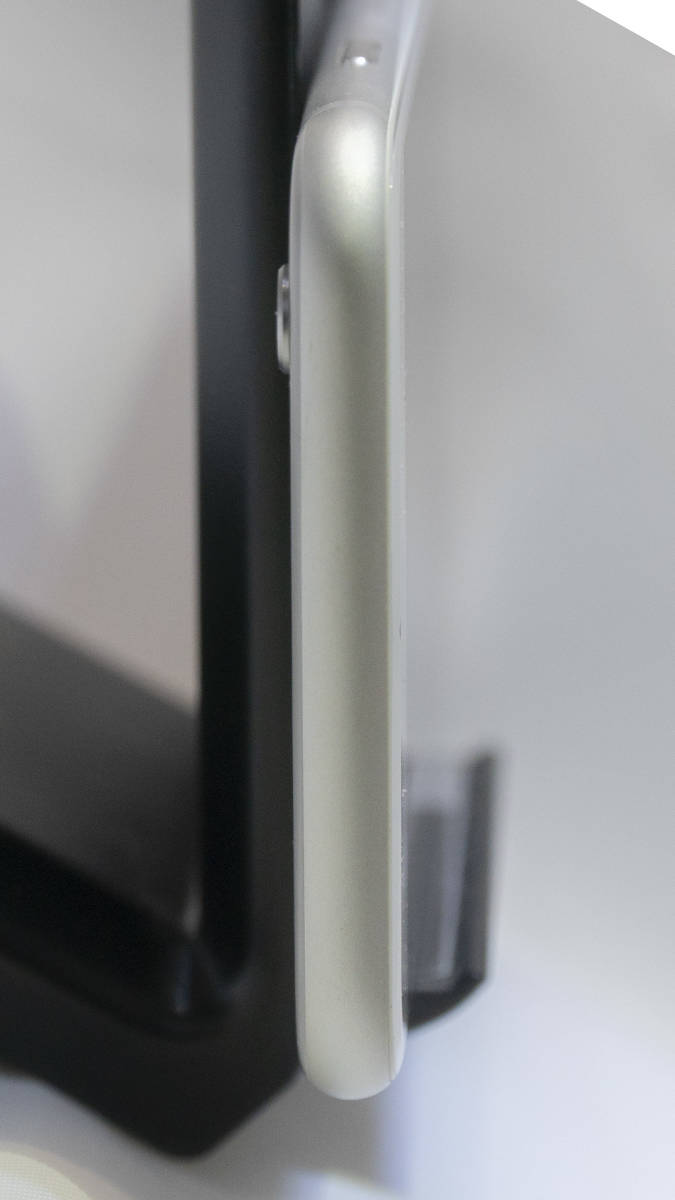 美品 docomo iPhone6S 32GB シルバー 中古 (箱・付属品付き) 32GB シルバー iPhone6s 純正バッテリー 容量 DoCoMo