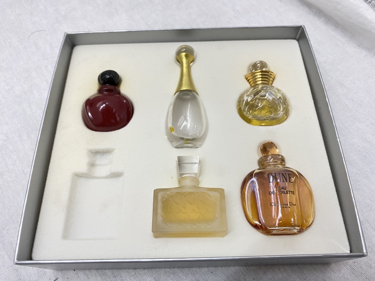 シャネル CHANEL オイル コントロール あぶらとり紙 ティッシュ 150枚 ﾒﾝｽﾞ オイルコントロールティッシュ A オイルコントロール紙 オイルフリーの通販 USED 中古 | ml