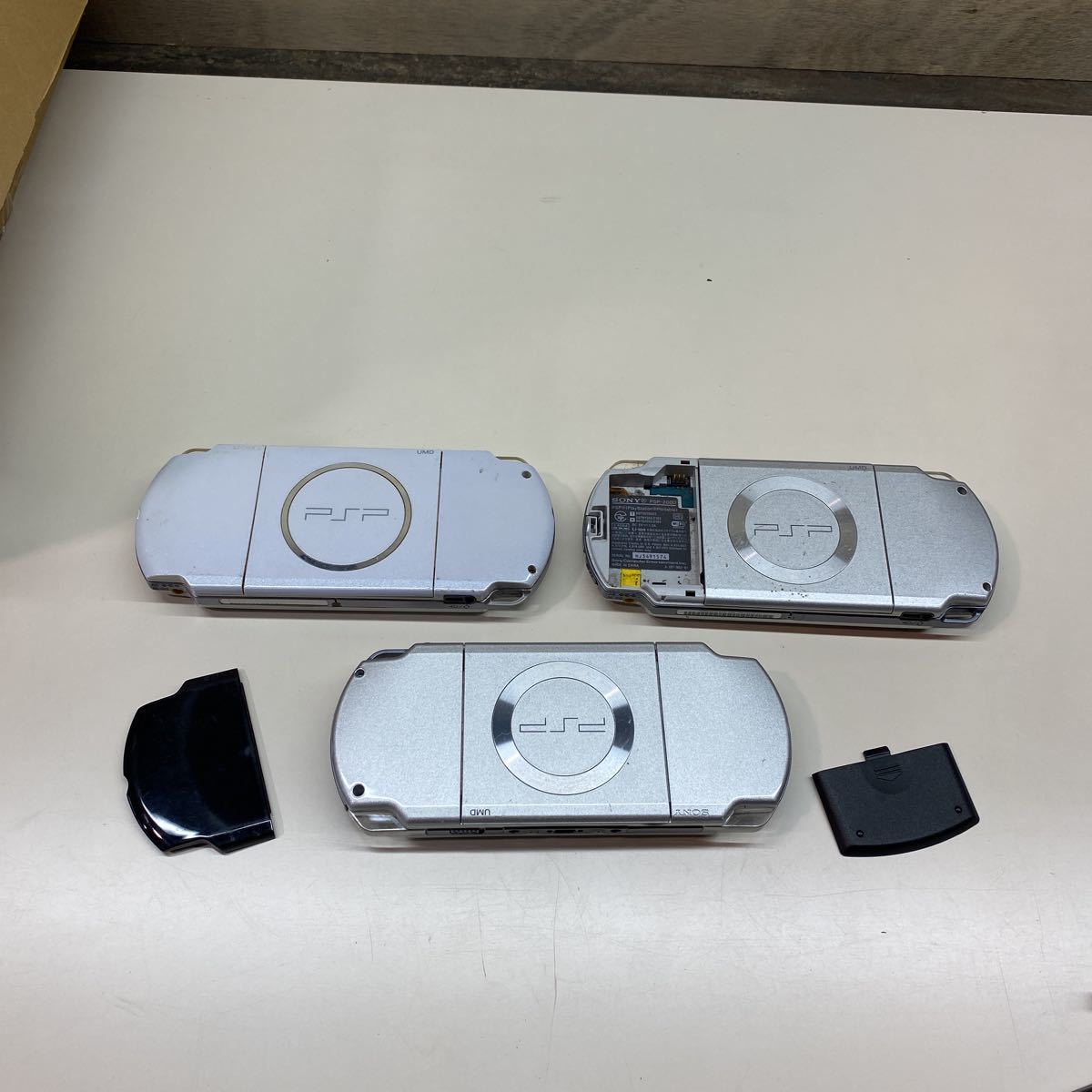 PSP 本体 ソフト まとめ売り psp2000 psp3000 ハードケース 攻略本