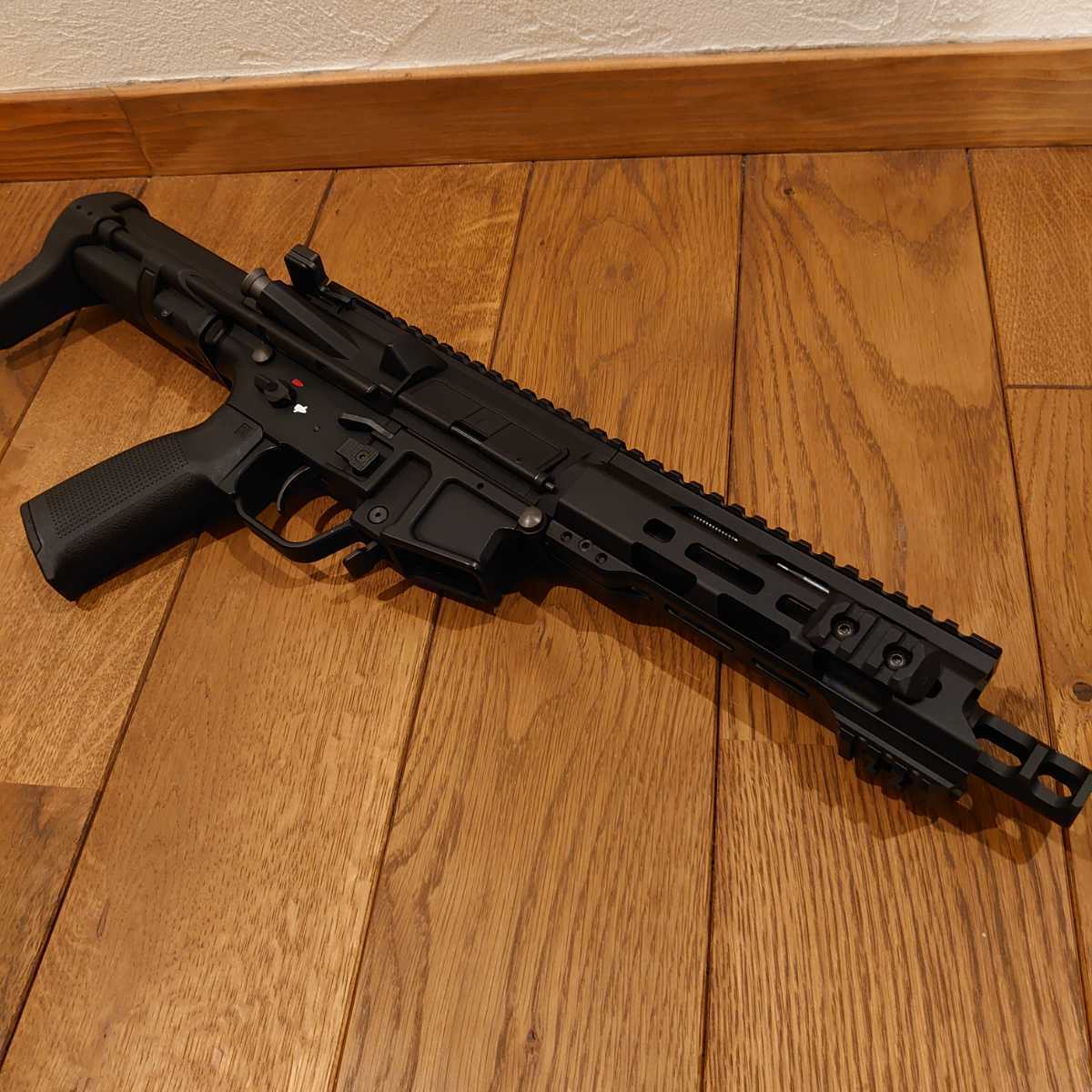 ☆中古☆KSC電動ガン QRF MOD.1 マガジン4本付き 初速&サイクル