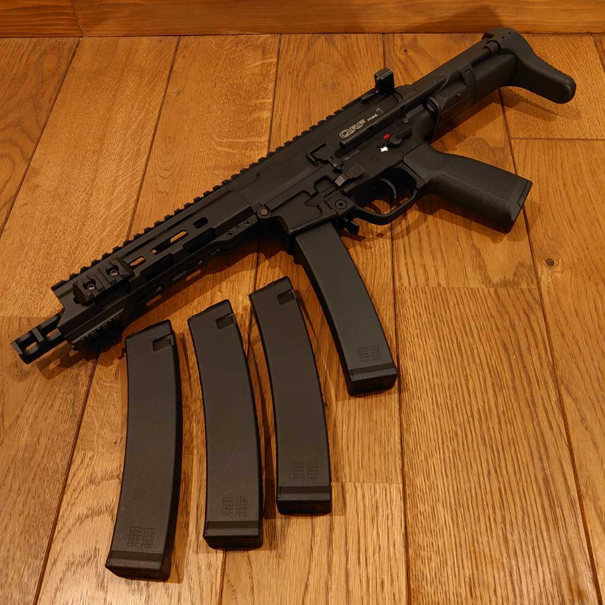 ☆中古☆KSC電動ガン QRF MOD.1 マガジン4本付き 初速&サイクル