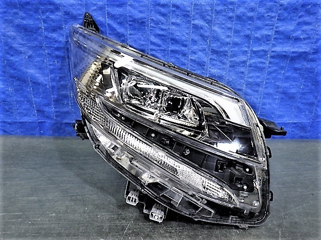 新品，人気SALE 1696 ノア ZRR80W ZRR85W 後期 Si WXB ダブルバイビー 右ライト LED 28-239 81110-28J20(ヘッドライト)｜売買されたオークション情報、yahooの商品情報をアーカイブ公開 - オークファン トヨタ用