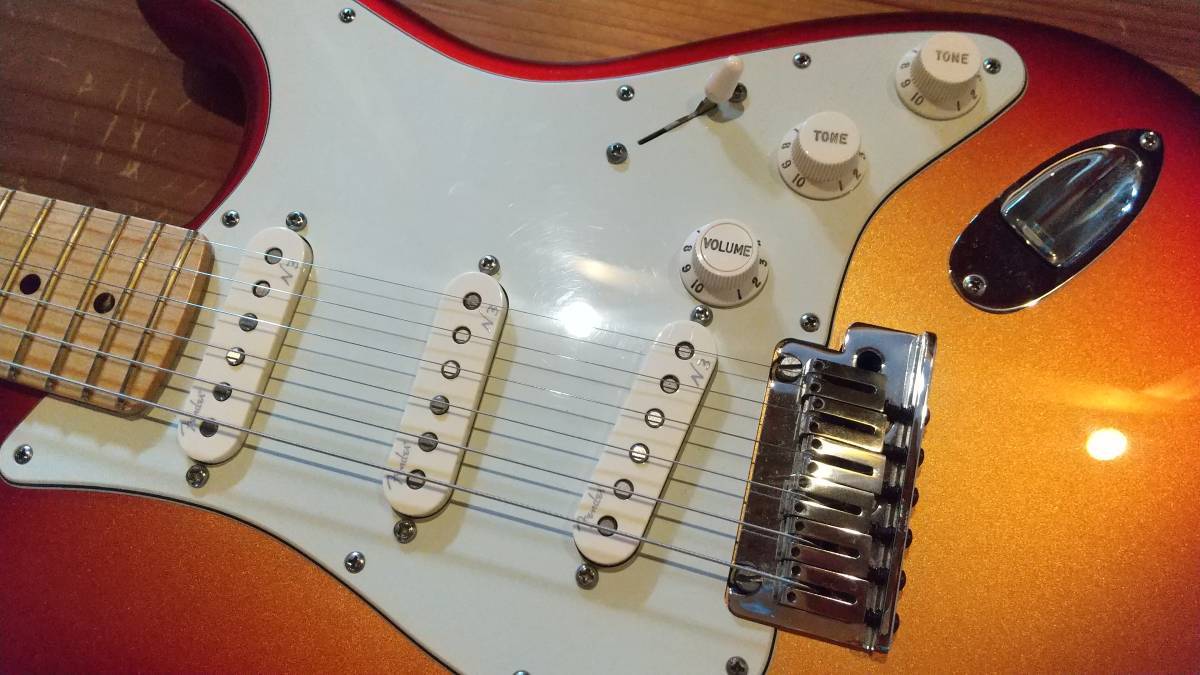 Fender USA American Deluxe Stratocaster 2013年製2台のパーツを
