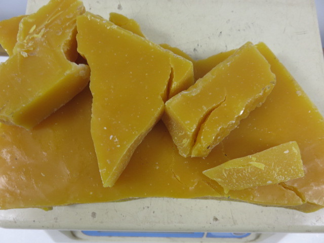 超激得，爆買い 日本蜜蜂 ニホンミツバチ 蜜蝋ミツロウ 535ｇ b 分蜂捕獲(飼育ケース)｜売買されたオークション情報、yahooの商品情報をアーカイブ公開 - オークファン 飼育ケース